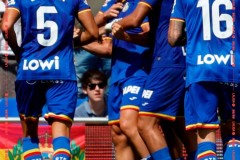 西甲激战：巴塞罗那对决奥维耶多，荣耀之战一触即发